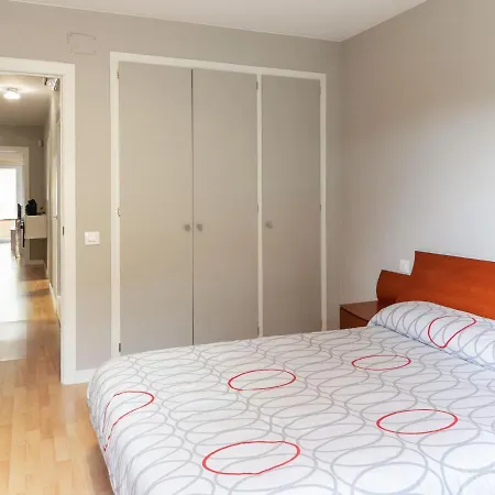 דירה Modern In With Balcony *