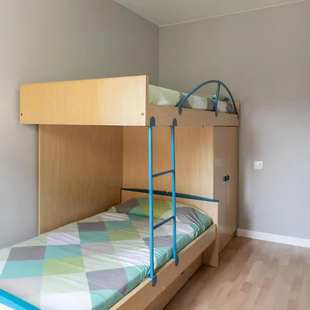 דירה Modern In With Balcony