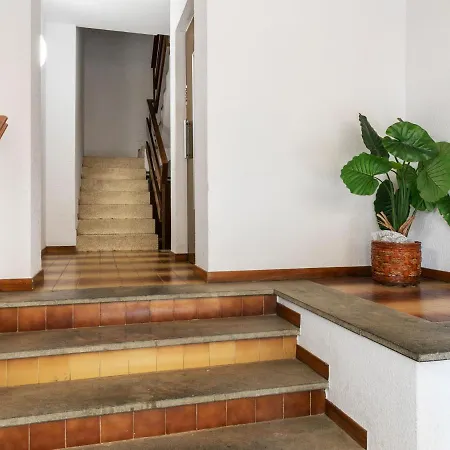 Modern In With Balcony דירה *
