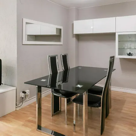 דירה Modern In With Balcony