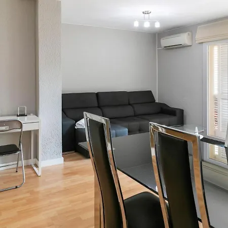 דירה Modern In With Balcony *